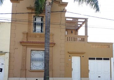 Casa con dos dormitorios, cochera, patio y terraza, Santa Fe