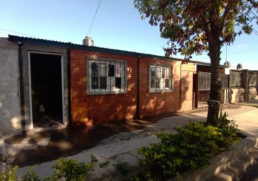 Casa con local, garaje y dos dormitorios, Santa Fe Ciudad